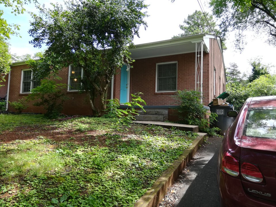 2311 Wayne Ave in Charlottesville, VA - Building Photo