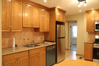 11 Central Ave, Unit 1 in Wakefield, MA - Building Photo - Building Photo