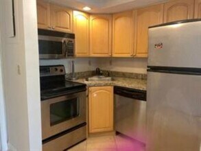 901 NE 3rd St, Unit 203 in Fort Lauderdale, FL - Building Photo - Building Photo