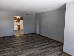 425 Commodore Dr in Mankato, MN - Building Photo - Building Photo