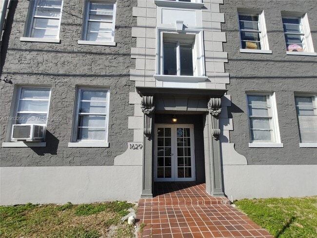 1629 SW 6th St in Miami, FL - Foto de edificio - Building Photo