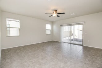 5182 E Sharbel Rd in San Tan Valley, AZ - Foto de edificio - Building Photo