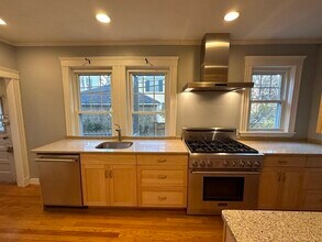 19 Goldsmith St, Unit 1 in Boston, MA - Foto de edificio - Building Photo