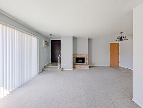 801 S Dwyer Ave in Arlington Heights, IL - Building Photo - Building Photo