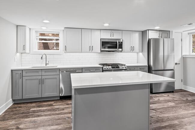 2144 W Shakespeare Ave, Unit GDN in Chicago, IL - Foto de edificio - Building Photo