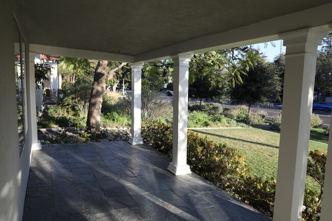 1309 E Orange Grove Blvd, Unit 4 in Pasadena, CA - Building Photo - Building Photo