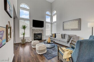 8208 Ogee Dr in Las Vegas, NV - Foto de edificio - Building Photo