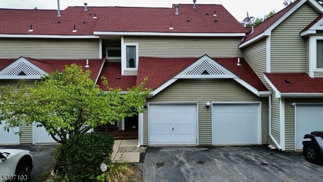 property at 32 Pine Hollow Ct