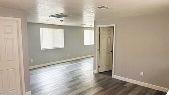 1318-1320 El Tejon Ave in Bakersfield, CA - Building Photo