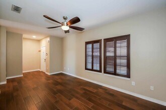 2445 Monarch Dr, Unit 801 in Laredo, TX - Foto de edificio - Building Photo