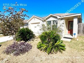 9755 Green Mesa in San Antonio, TX - Building Photo - Building Photo