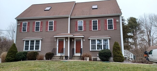 161 N Washington St in Norton, MA - Foto de edificio - Building Photo