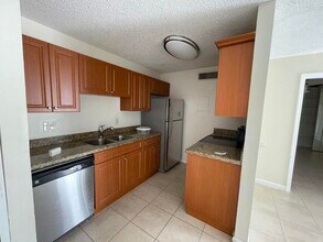 639 Executive Center Dr in West Palm Beach, FL - Building Photo - Building Photo