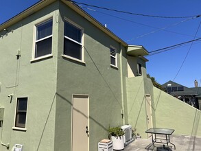 4757 Terrace Dr in San Diego, CA - Foto de edificio - Building Photo