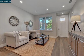 961 Prospect Ave in Santa Rosa, CA - Building Photo - Building Photo