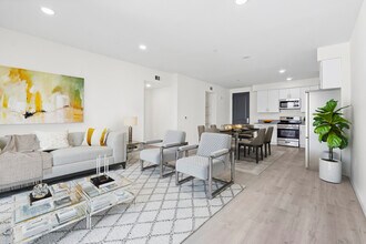 15309 Cabrito Rd, Unit 201 in Los Angeles, CA - Building Photo - Building Photo