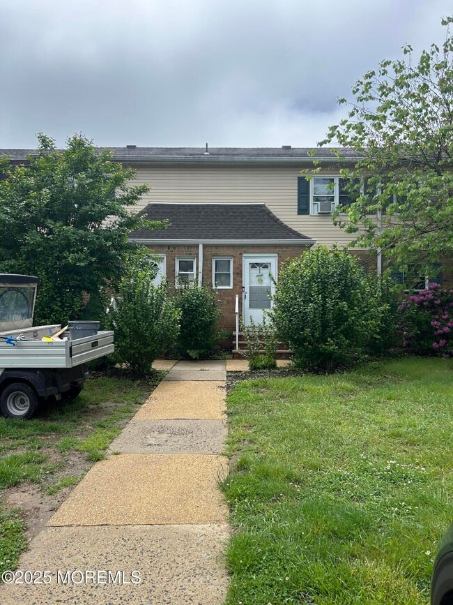 property at 72 Manchester Ct