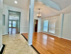 8327 Whisper Point Dr in Houston, TX - Building Photo - Building Photo