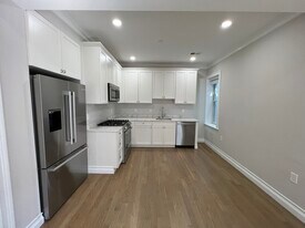 14 Mount Hood Rd, Unit 6 in Boston, MA - Building Photo