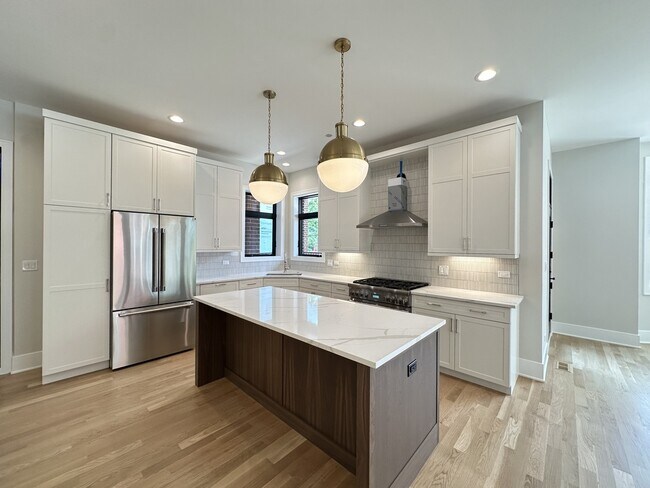 1757 W Le Moyne St in Chicago, IL - Building Photo - Building Photo