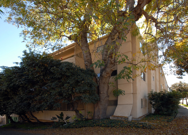 3839 Los Feliz Blvd in Los Angeles, CA - Building Photo - Building Photo