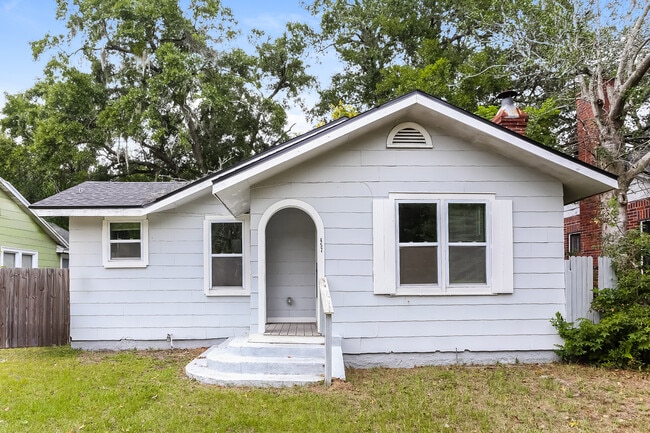 property at 457 Sunset Dr