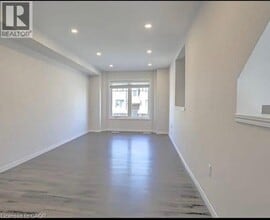 750 Lawrence St in Cambridge, ON - Building Photo - Building Photo