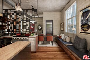 710 Orlando Ave in Los Angeles, CA - Building Photo