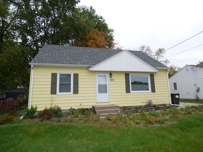 property at 610 6th Ave NW