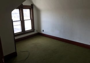 2411 Harlan St in Falls City, NE - Foto de edificio - Building Photo