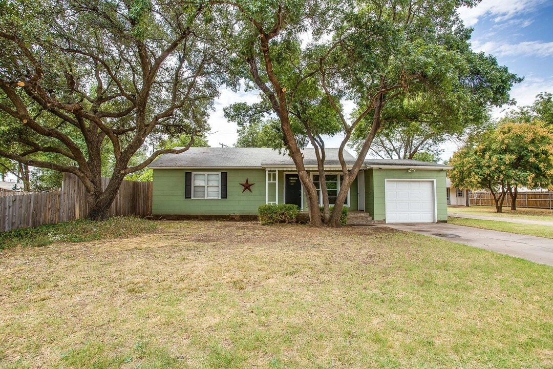 2509 33rd St in Lubbock, TX - Building Photo