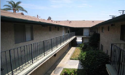 La Reina in Downey, CA - Building Photo - Building Photo