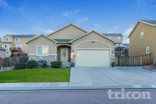 7847 Dutch Loop in Colorado Springs, CO - Building Photo