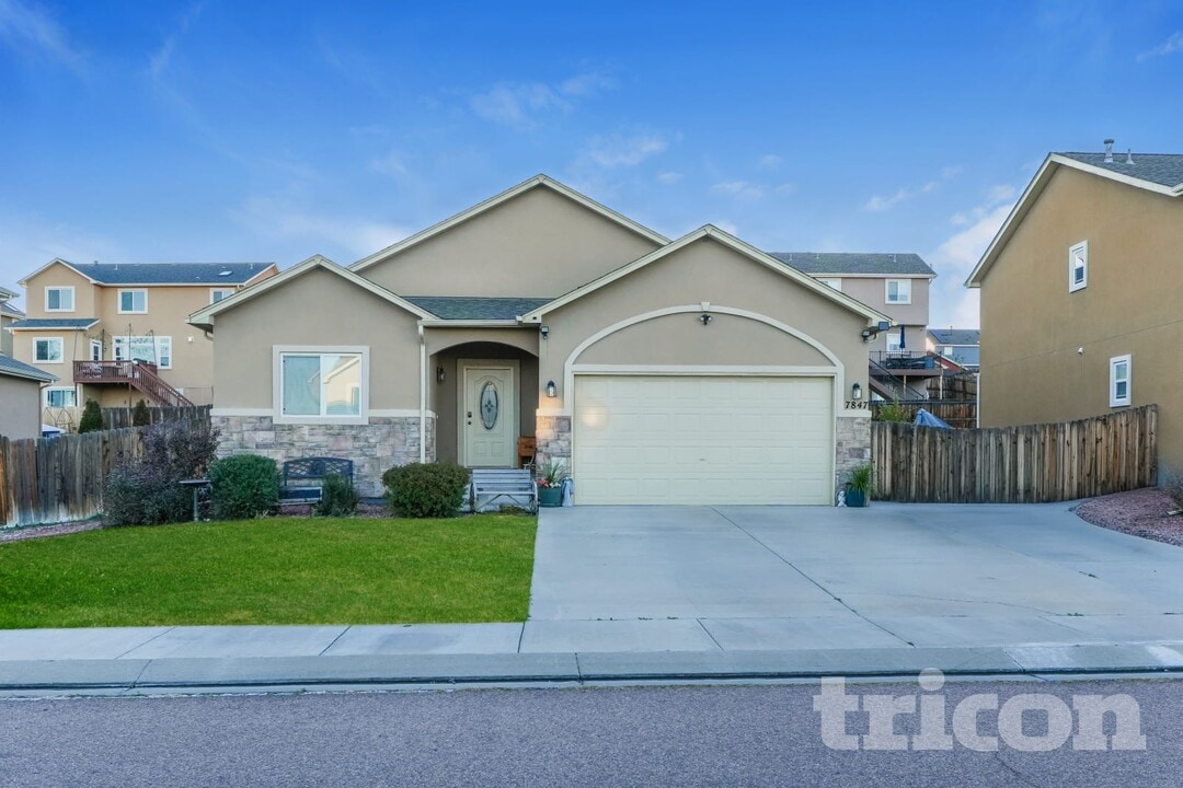 7847 Dutch Loop in Colorado Springs, CO - Building Photo