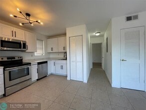 4071 Dixie Hwy, Unit 20 in Oakland Park, FL - Building Photo - Building Photo