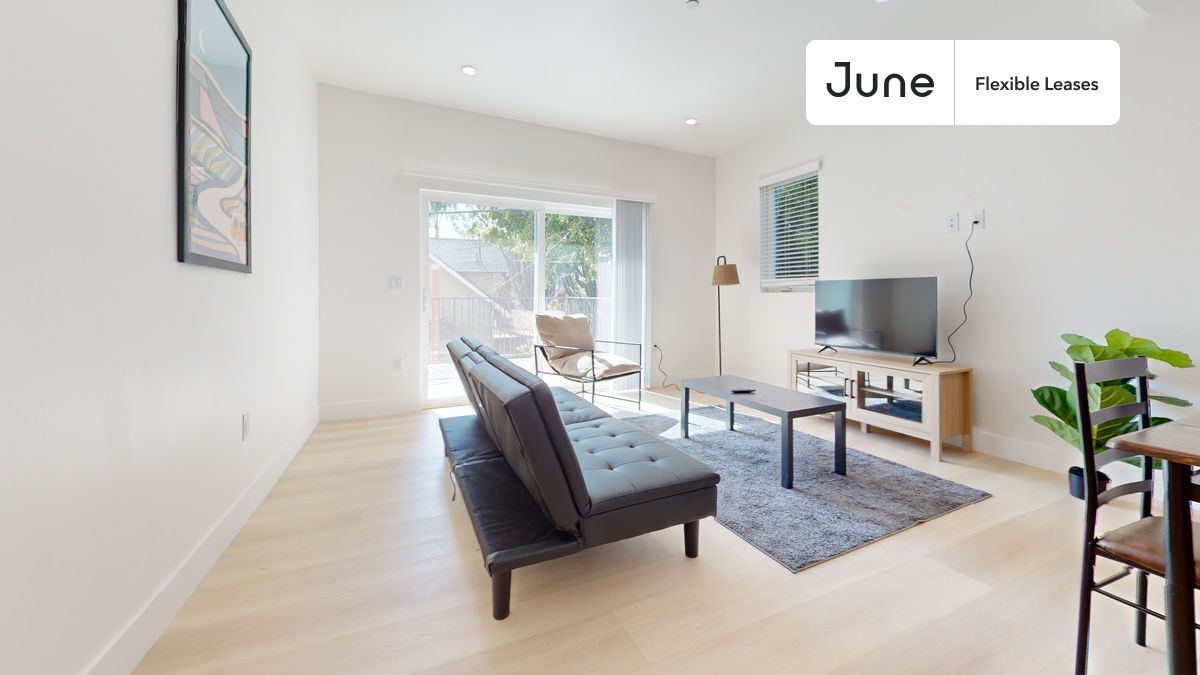 1321 N June St in Los Angeles, CA - Building Photo