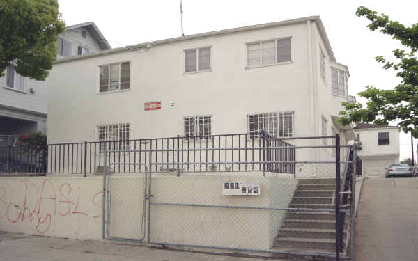 220-224 S Lake St in Los Angeles, CA - Building Photo