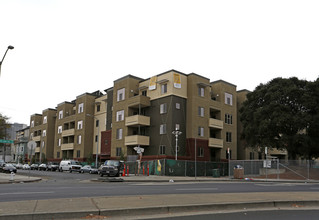 Cathedral Gardens in Oakland, CA - Building Photo - Building Photo