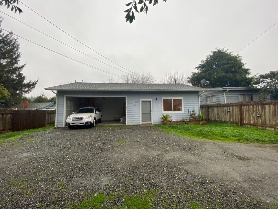 2259 Dogwood Rd in Mckinleyville, CA - Building Photo