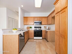 1256 E Main St in Ventura, CA - Building Photo - Building Photo