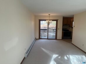 649 Middle Tpke E in Manchester, CT - Building Photo - Building Photo