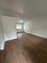 5493 Newberg Dr N in Keizer, OR - Building Photo - Building Photo