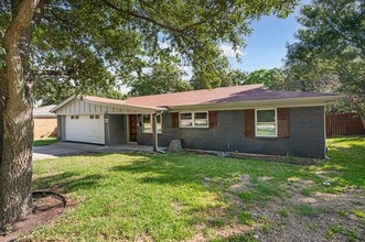 110 Juniper St in Mansfield, TX - Building Photo - Building Photo