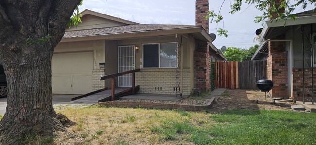 2612 El Parque Cir in Rancho Cordova, CA - Building Photo - Building Photo