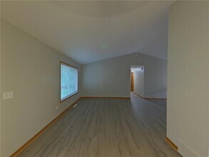 739 Ashley Dr in Chaska, MN - Foto de edificio - Building Photo