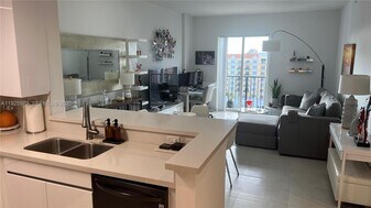 10 Aragon Ave in Coral Gables, FL - Building Photo