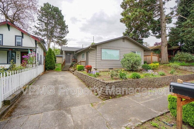 property at 609 W McLoughlin Blvd