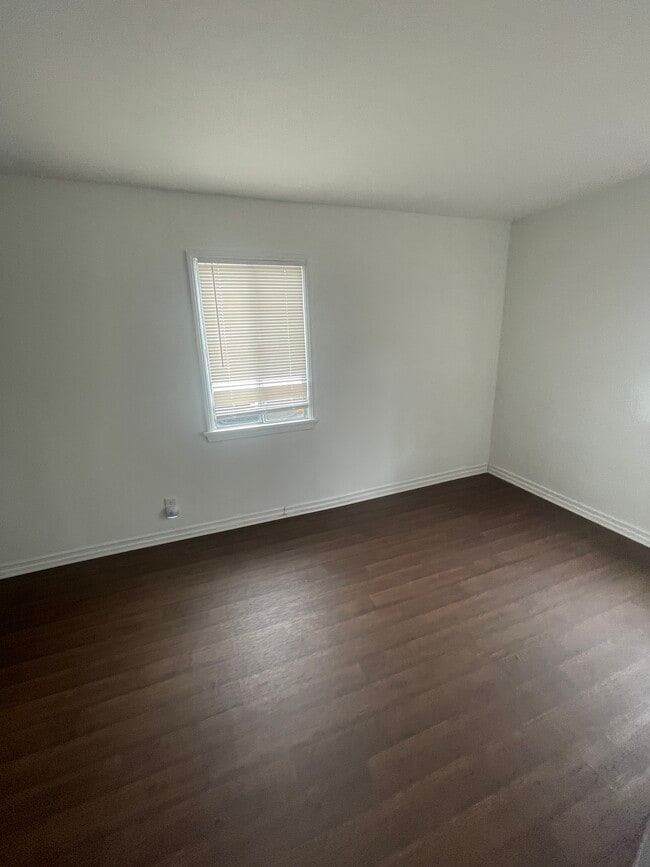8033 Rosecrans Ave in Paramount, CA - Building Photo - Building Photo