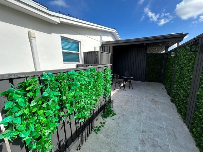 14204 SW 84th St, Unit 1 in Miami, FL - Foto de edificio - Building Photo