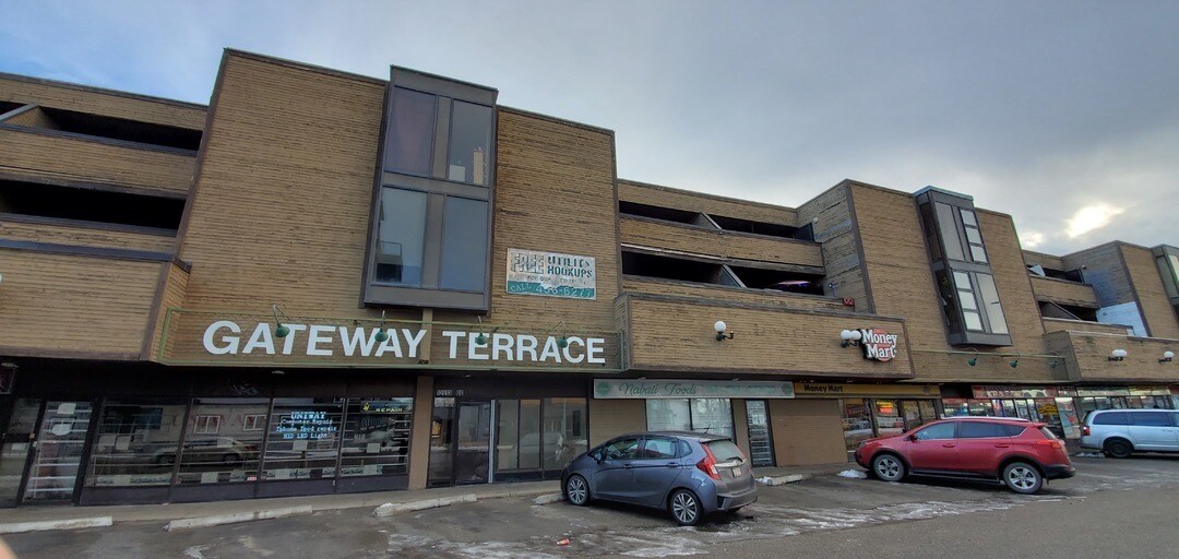 12813-12866 66 St NW in Edmonton, AB - Building Photo